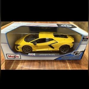 Maisto Lamborghini Revuelto 1:18 Diecast Special Edition Collector Car Yellow
